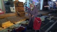 İstanbul Bağcılar’da pazarda yerden meyve toplayan vatandaş: “Param yok alamıyorum, yerden topluyorum”